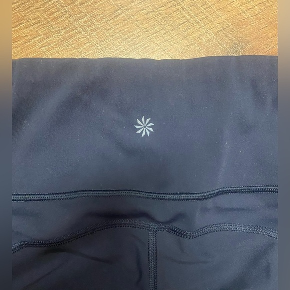Athleta Capri Active Workout Leggings W/ Pockets And Mesh Detailing Size Medium - Picture 4 of 4